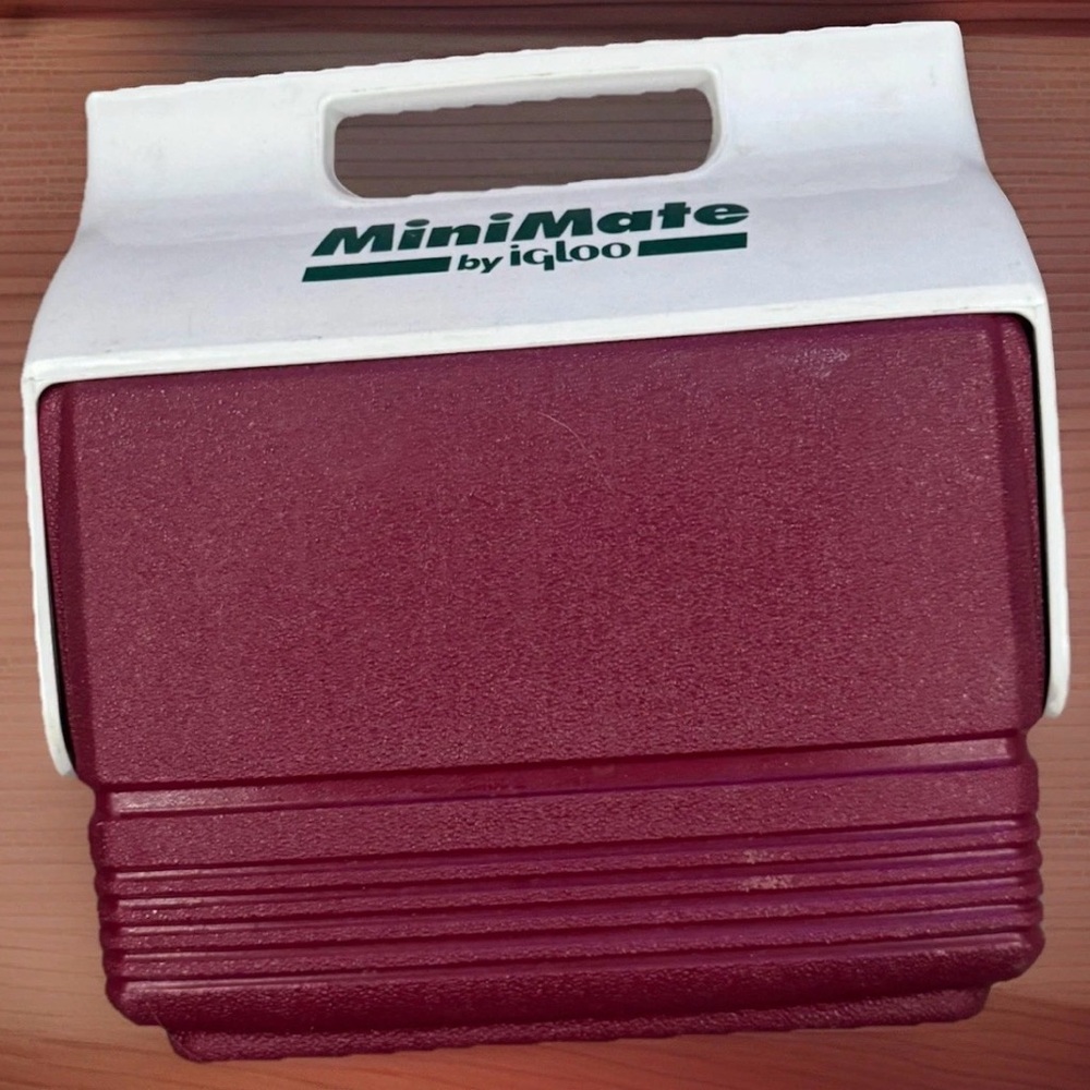 VTG Igloo MiniMate Portable Cooler - White and Burgundy